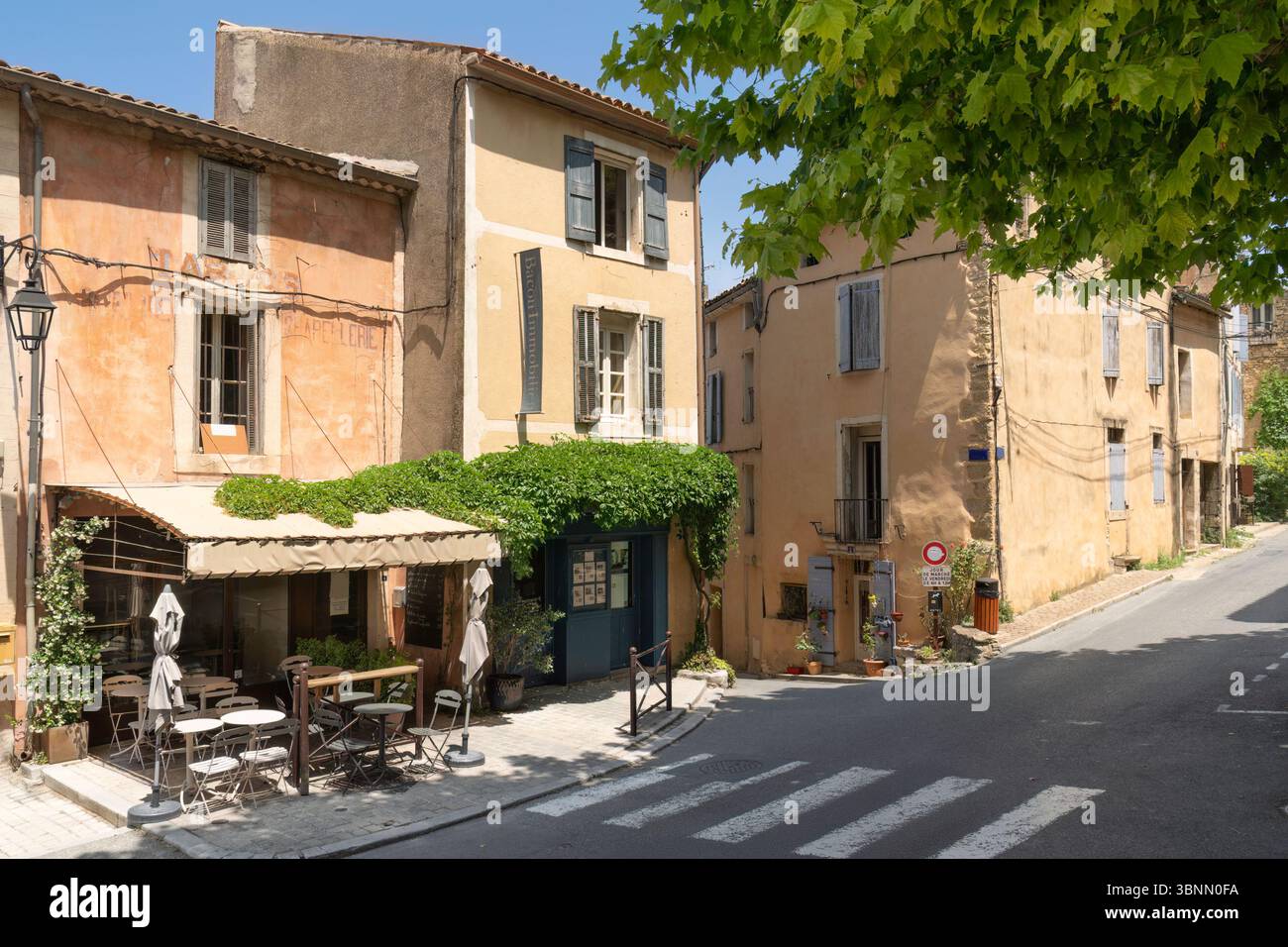 The hill top villageof Bonnieux in the Luberon Provence Stock Photo