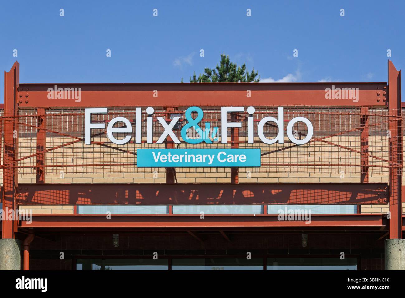 ISSAQUAH, WA, USA, JUNE 1, 2025: Felix and Fido Veterinary Care exterior and trademark logo. Stock Photo