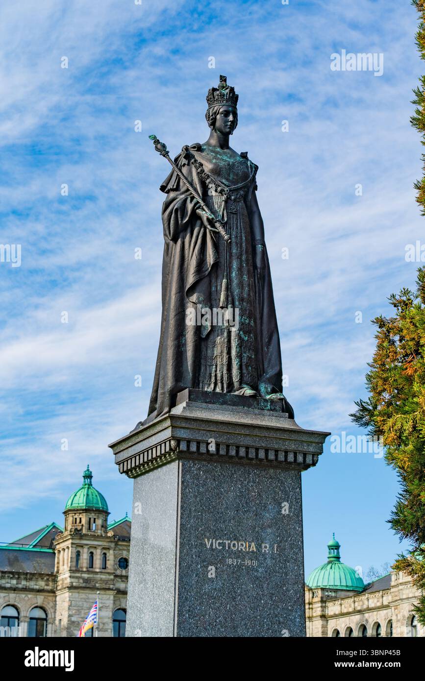 Victoria Outside Statue of Queen Victoria outside the British Columbia Parliament ...