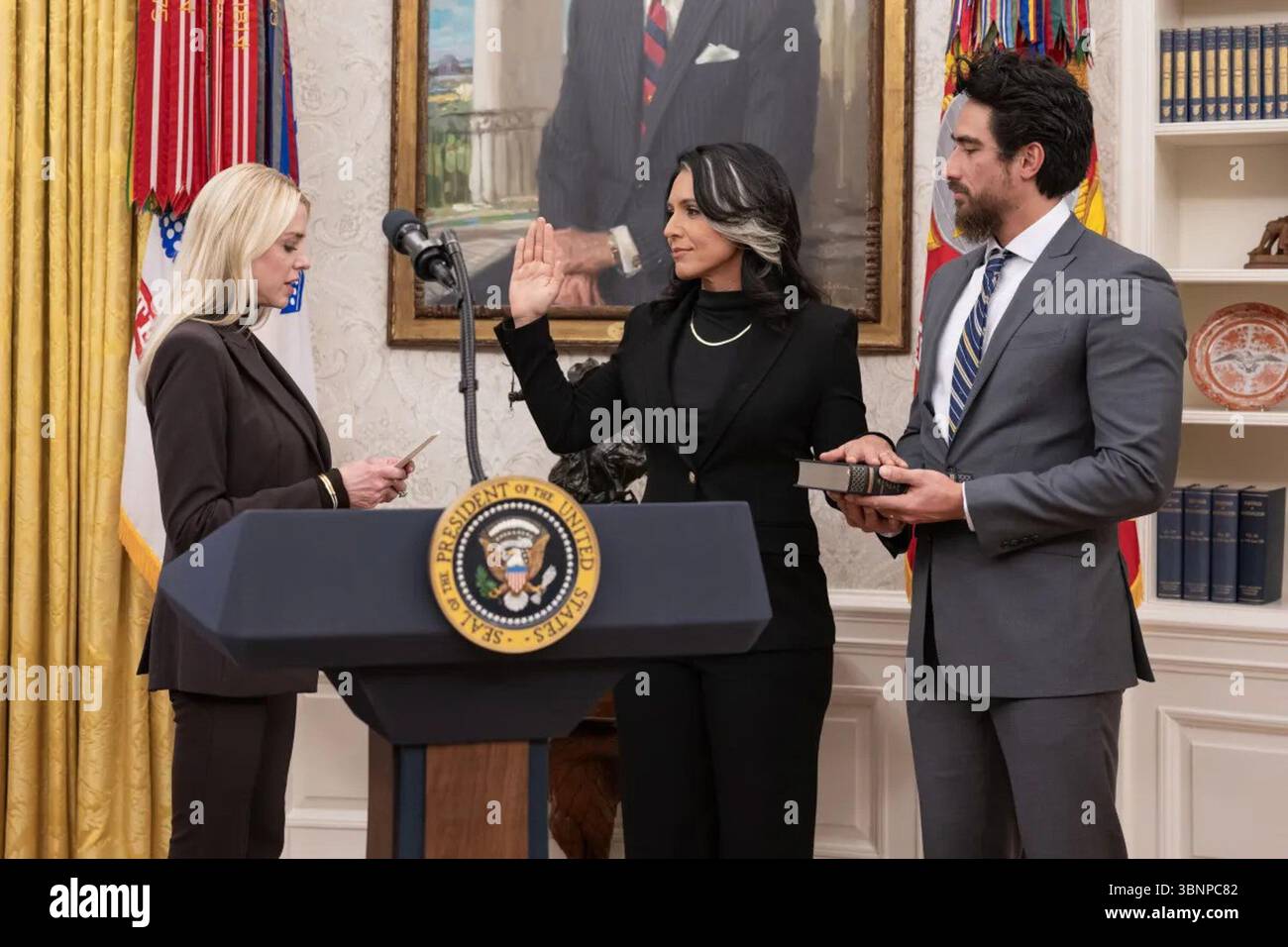 Pam bondi oath hi res stock photography and images Alamy