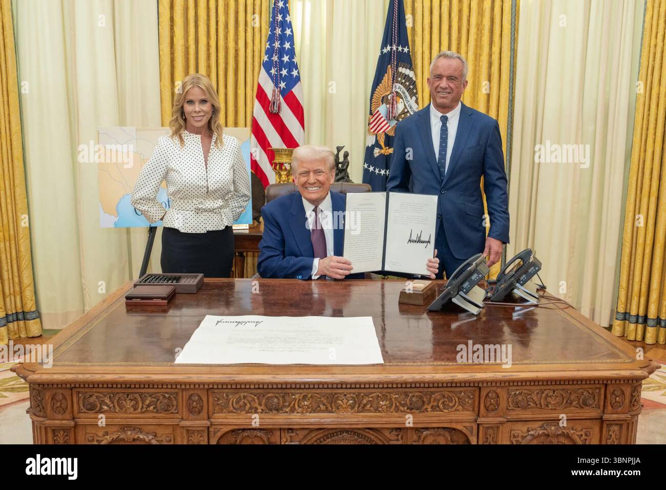 President Donald Trump, Robert F. Kennedy Jr., and Cheryl Hines pose ...