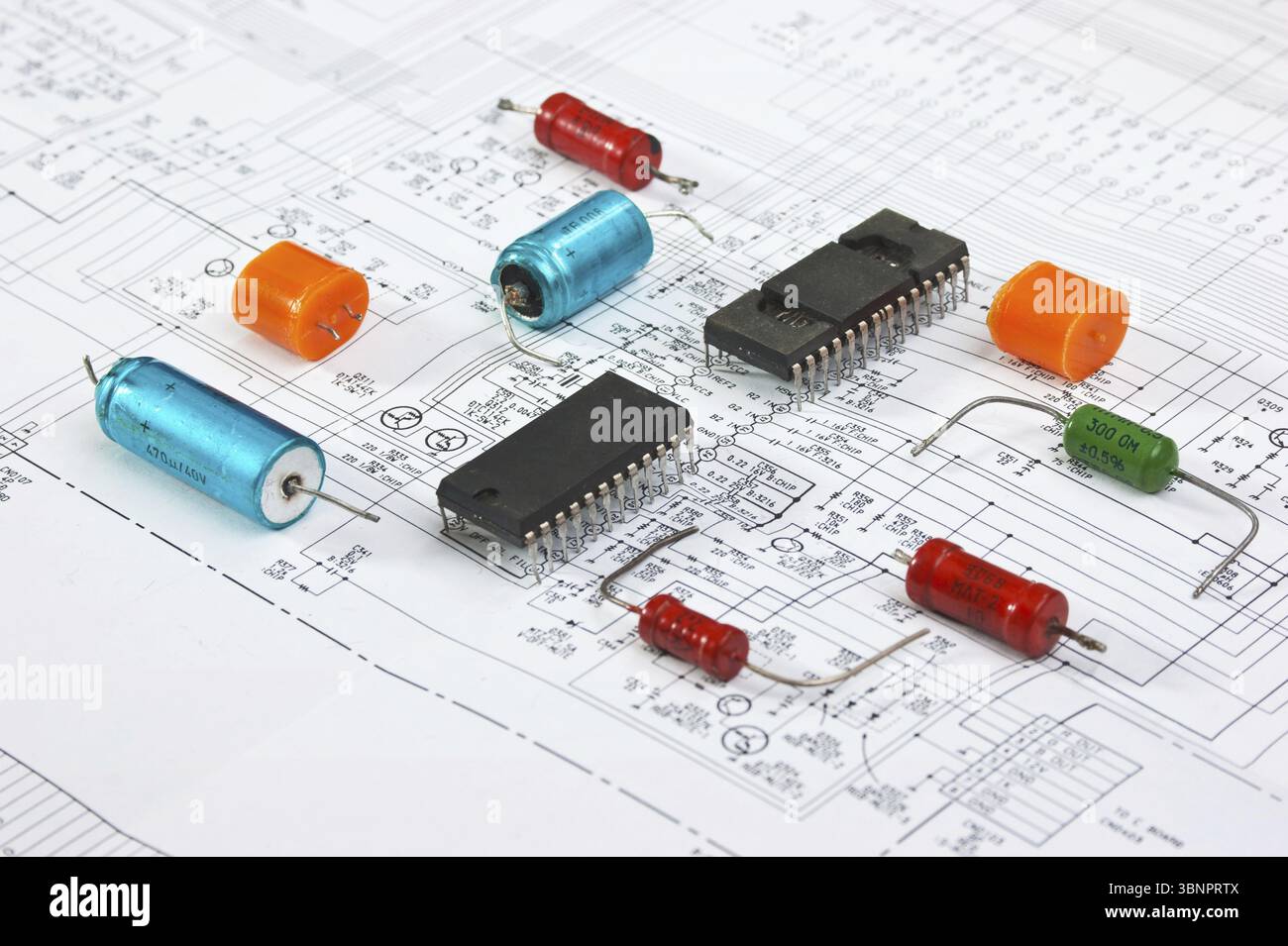 Silicon chip on the wiring diagram Stock Photo - Alamy