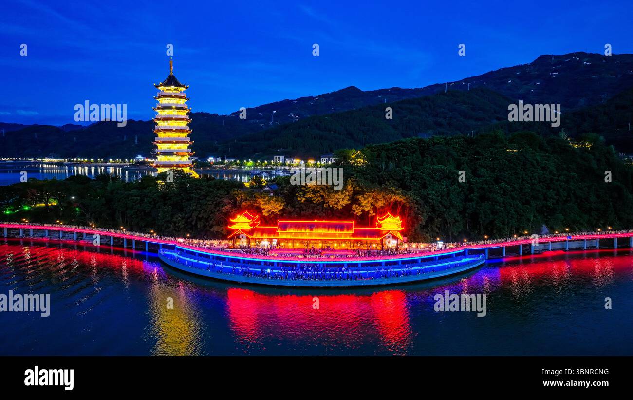 Hanfeng (250704) -- CHONGQING, July 4, 2025 (Xinhua) -- A drone photo taken on ...