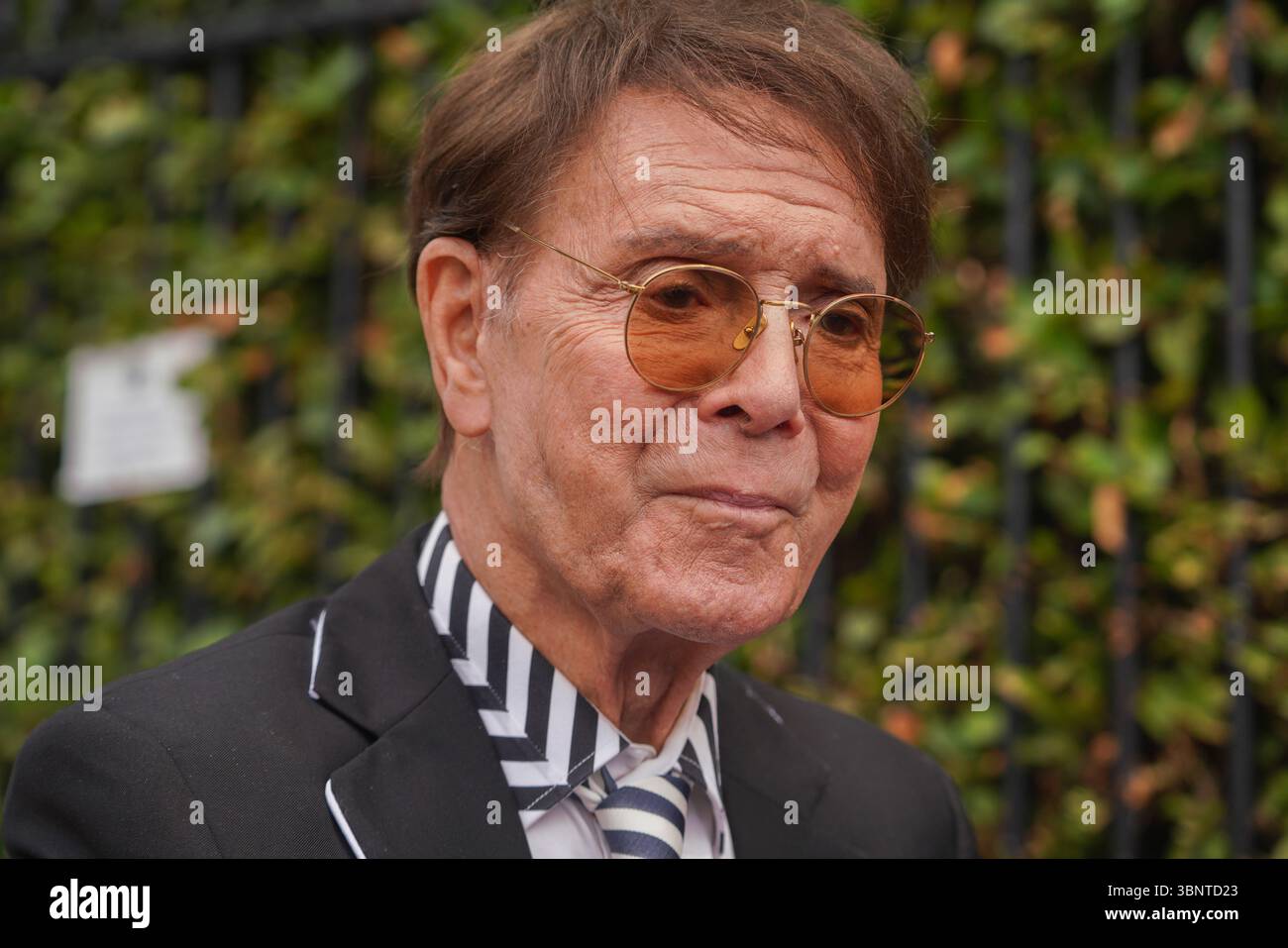 london-uk-4-july-2025-sir-cliff-richard-arrives-at-the-all-england