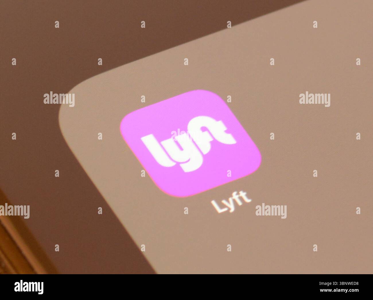 Lyft ride sharing app hi-res stock photography and images - Alamy
