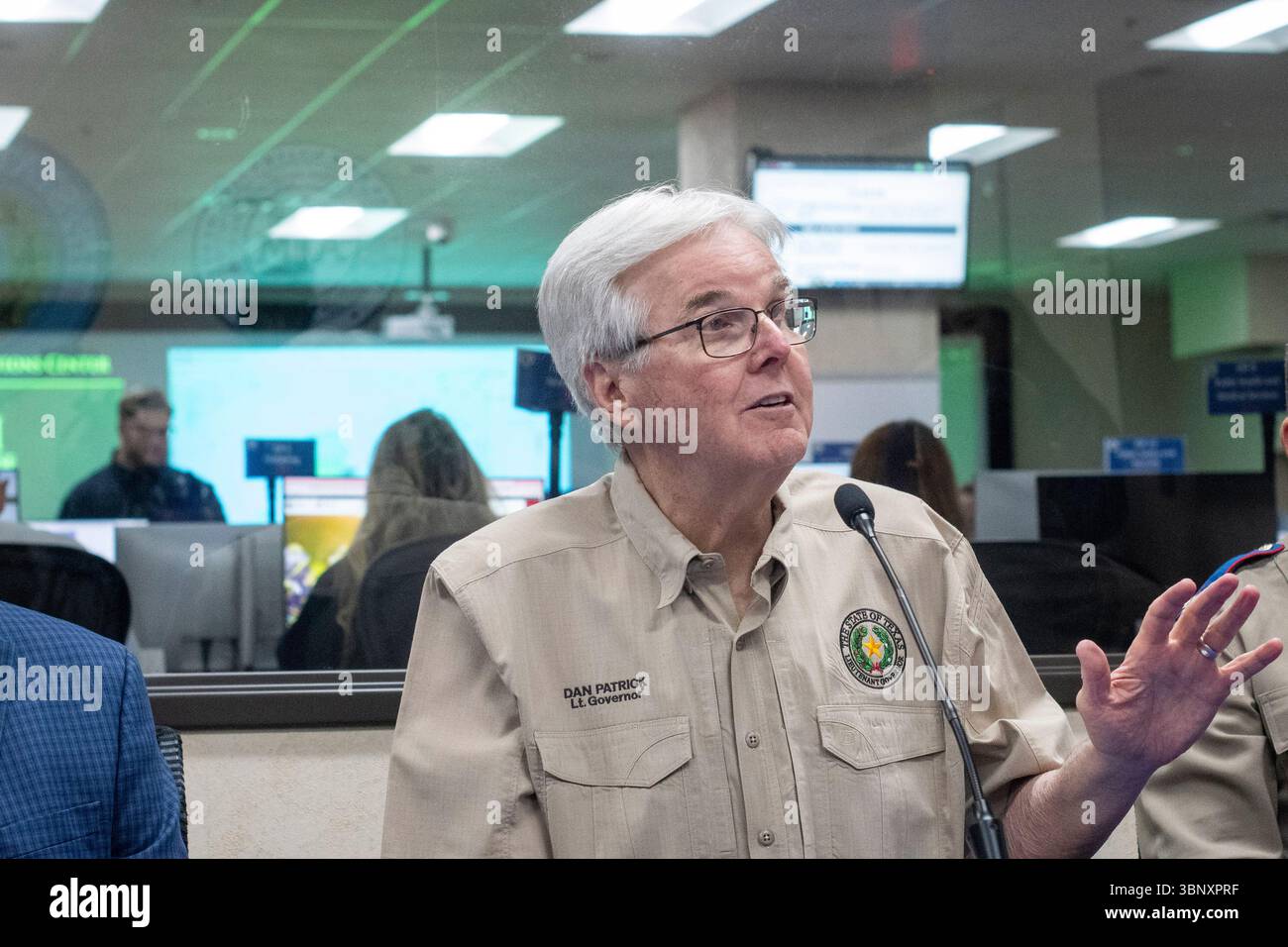 Austin Texas USA, July 4 2025: An emotional Texas Lt. Governor DAN PATRICK (c) briefs the media about ongoing rescue efforts in Kerr County near San Antonio where at least 13 people have been killed in flash flooding along the Guadalupe River. Credit: Bob Daemmrich/Alamy Live News Stock Photo