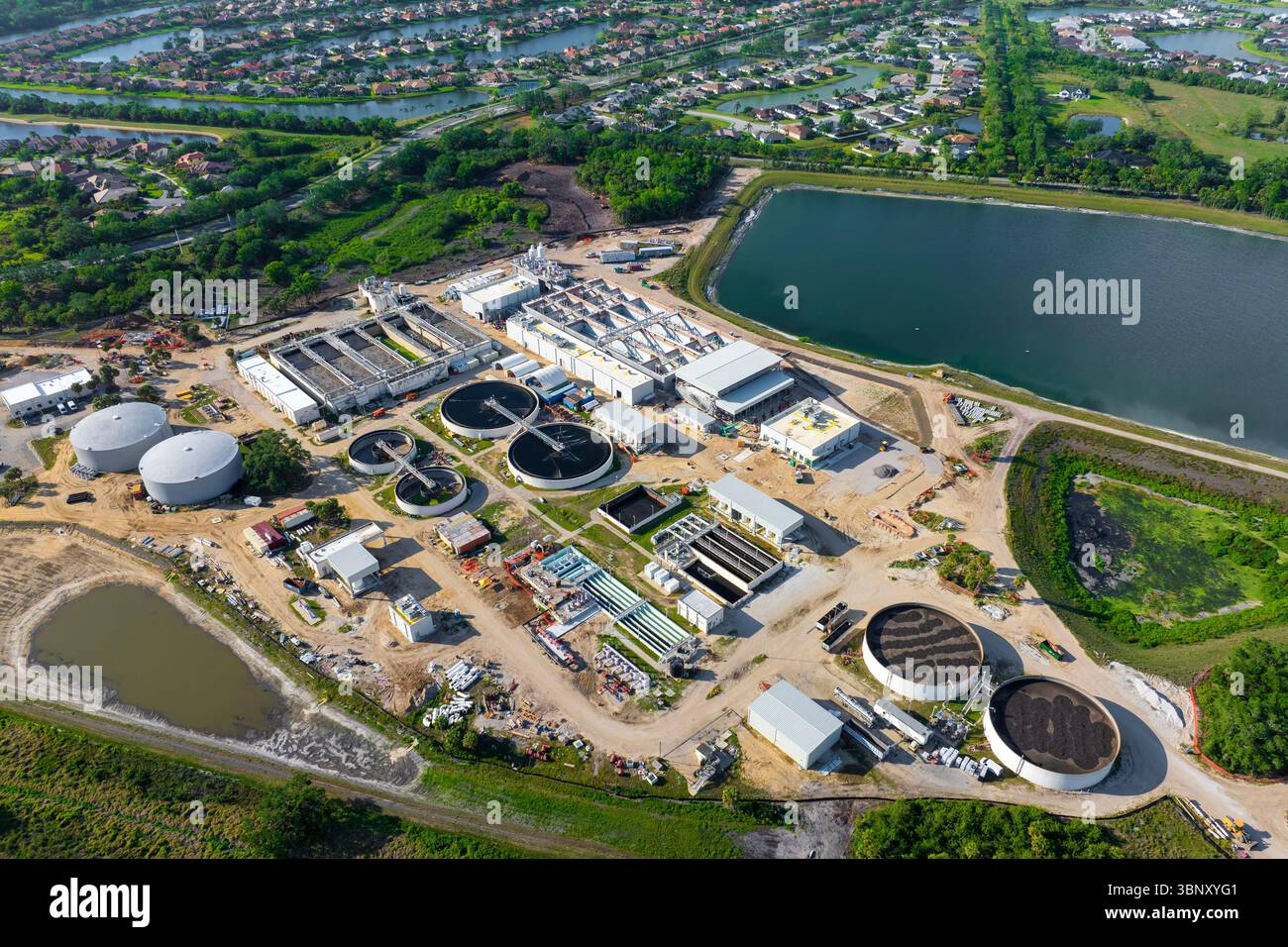 Large-scale industrial water treatment plant purifying and recycling ...