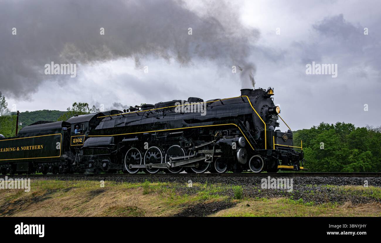 Classic steam locomotive chugs hi-res stock photography and images - Alamy