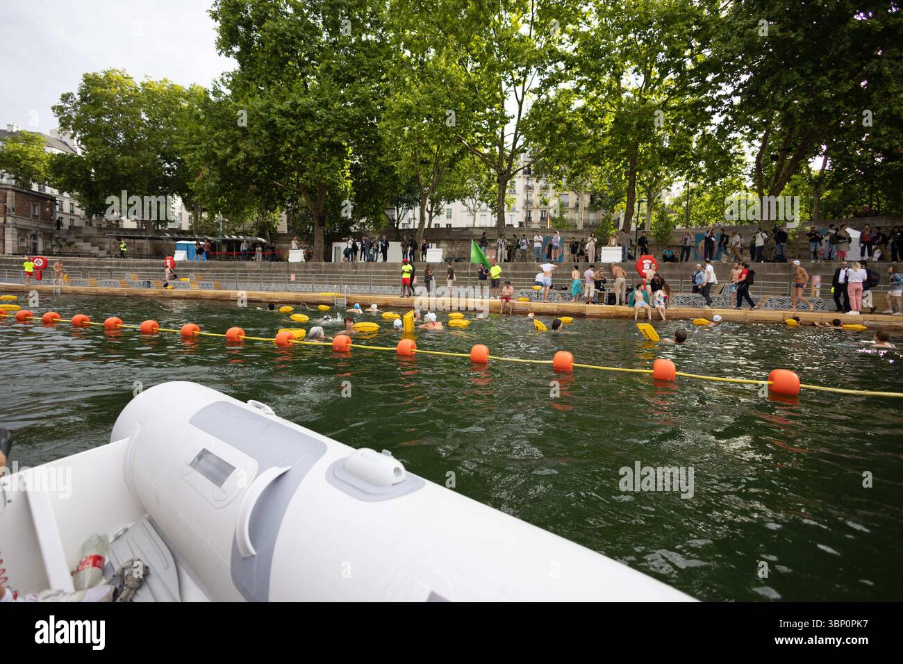 Paris, France. 05th July, 2025. People swim at the Pont Marie safe ...