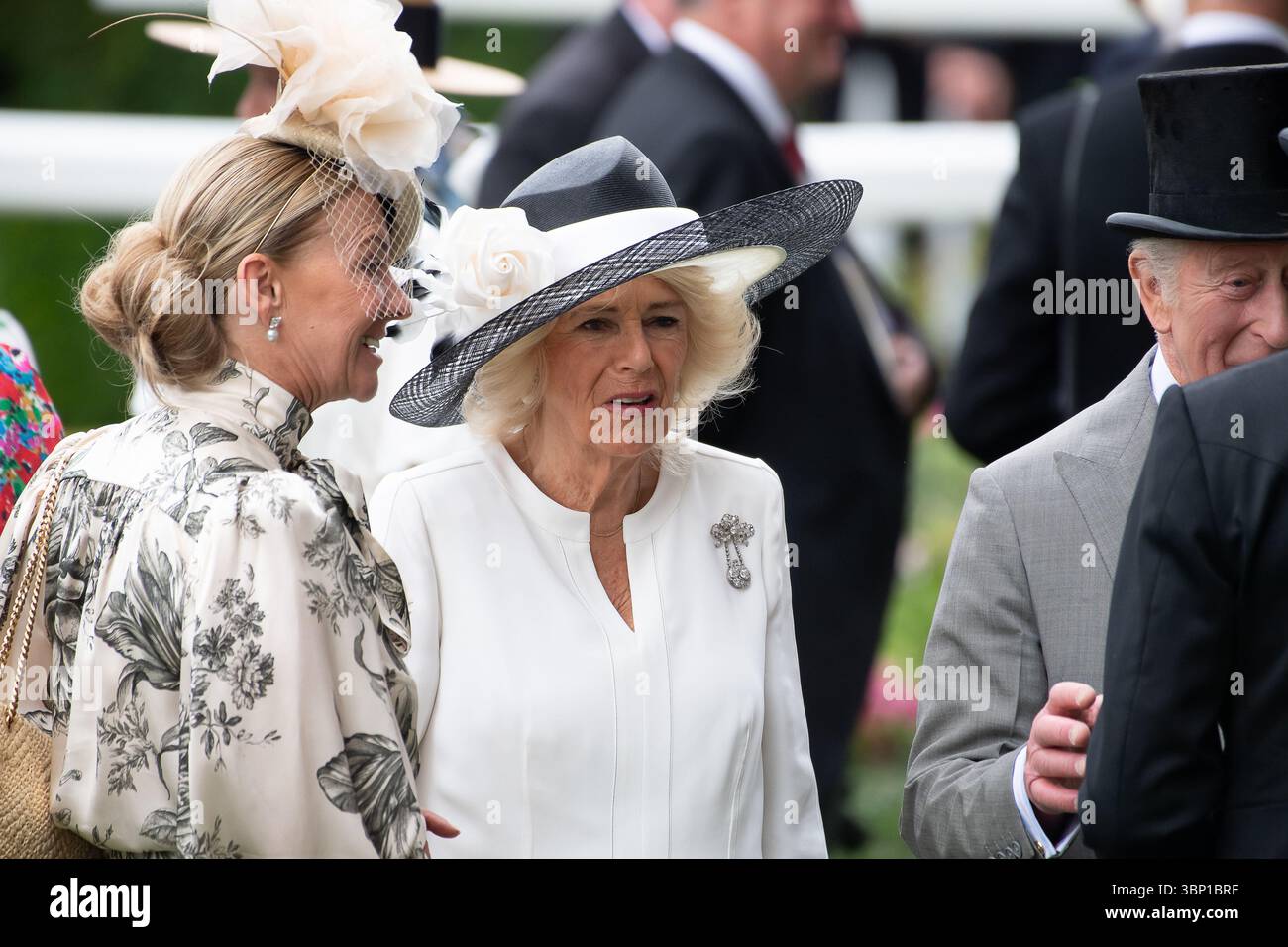 David Rains Howden Ascot, UK. 21st June, 2025. Fiona Howden, wife of David Howden, chats ...