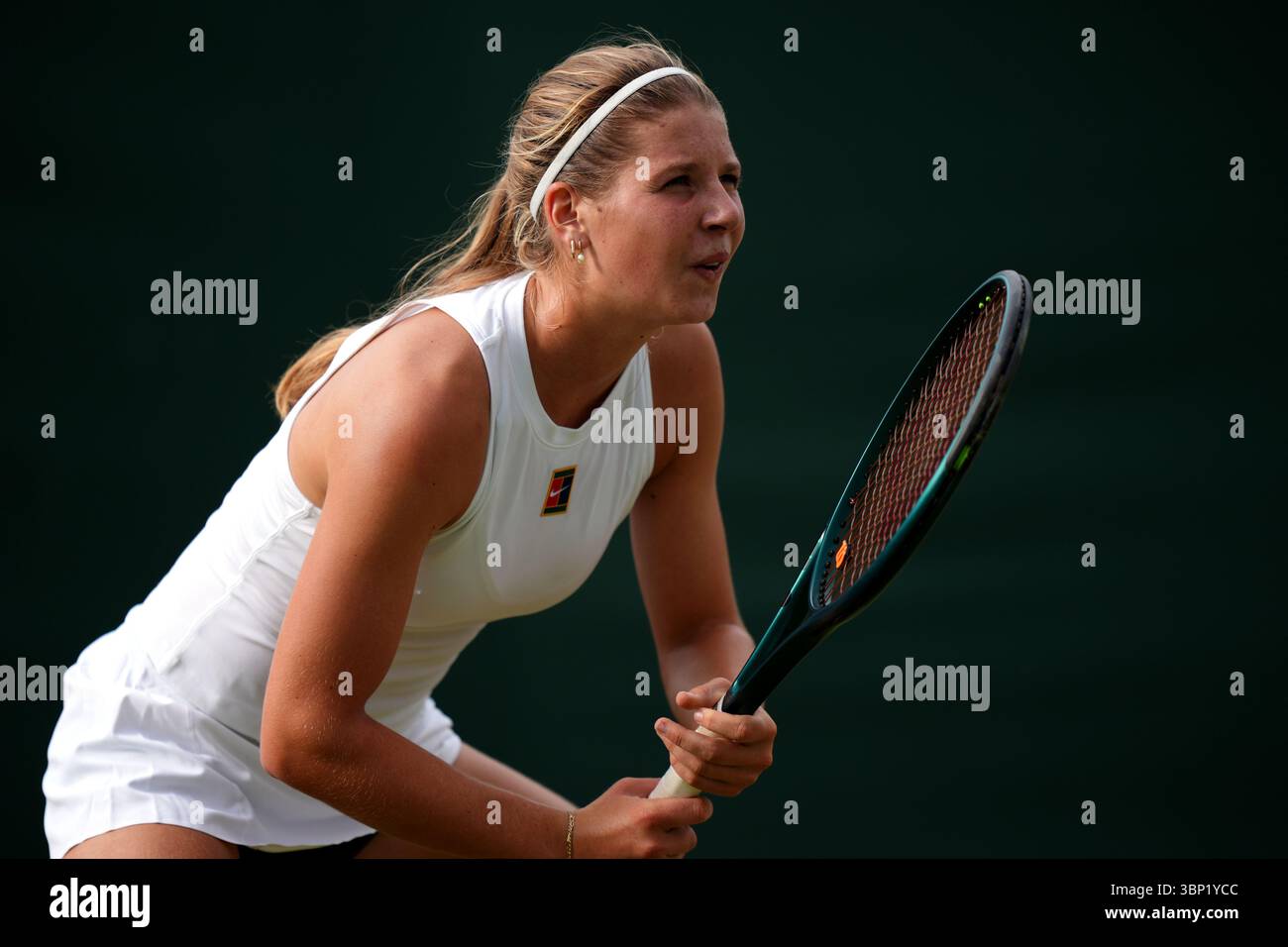 hannah-klugman-during-her-girls-singles-match-against-sol-ailin