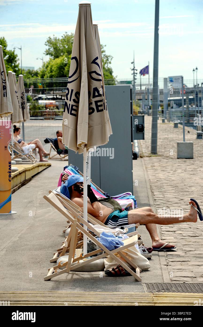 Inauguration of Bercy swimming and first swims in the Seine River in ...