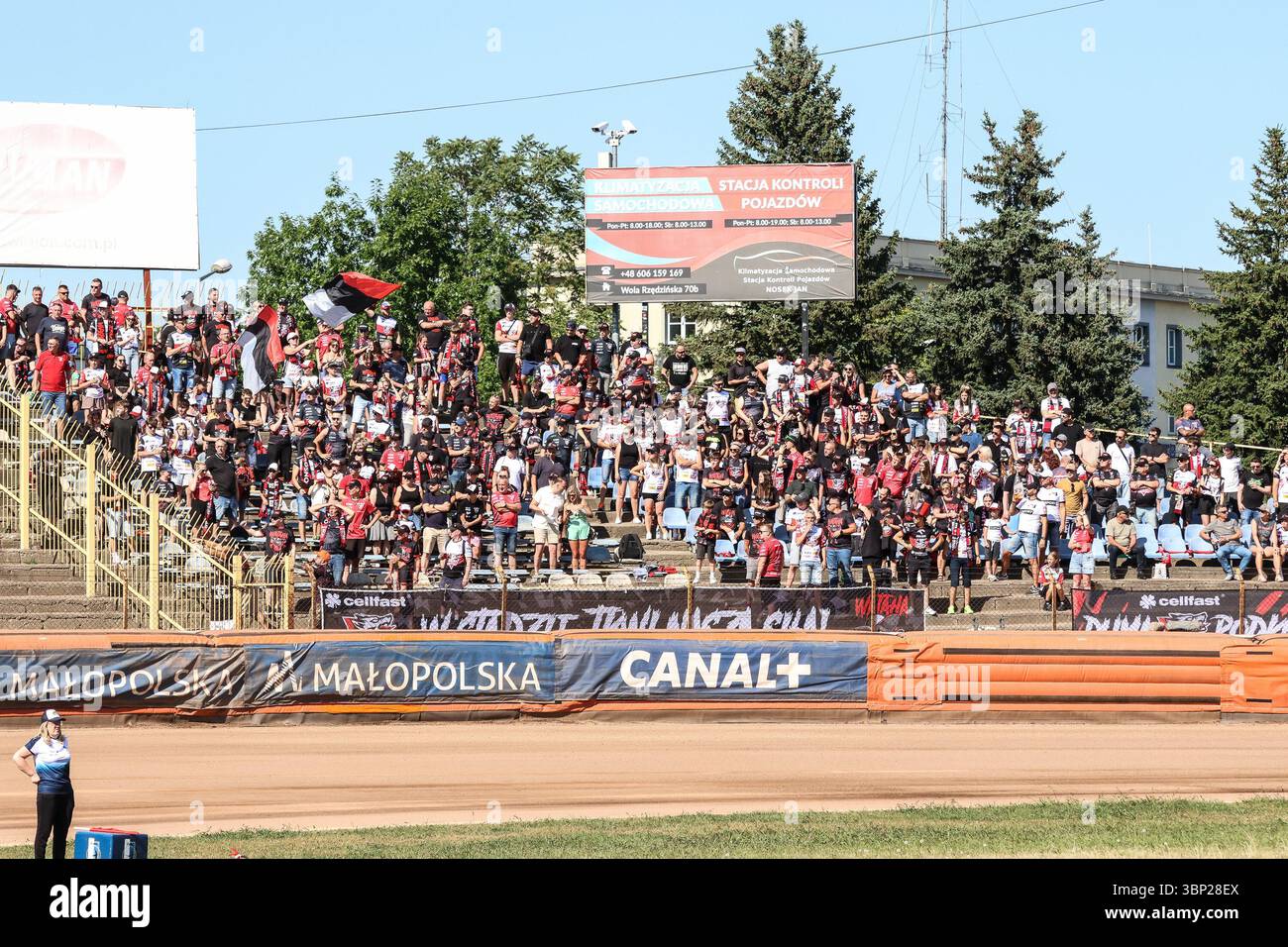 Tarnow, Poland. 5th July, 2025. speedway Metalkas 2 Ekstraliga Autona Unia Tarnow vs Cellfast Wilki Krosno op: CELLFAST WILKI KROSNO - KIBICE Credit: Konrad Swierad/Alamy Live News Stock Photo