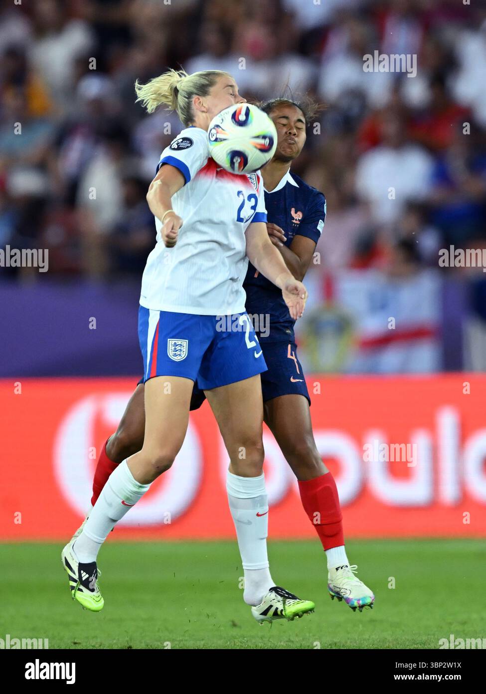 ZURICH - (l-r) Alessia Russo of England, Alice Sombath of France during ...