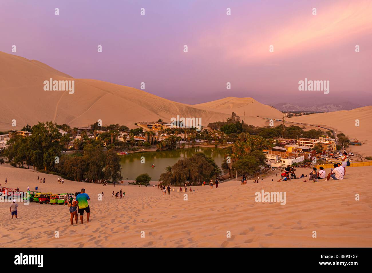 Sunset At Huacachina Oasis Ica Peru Stock Photo Alamy sunset-at-huacachina-oasis-ica-peru-stock-photo-alamy