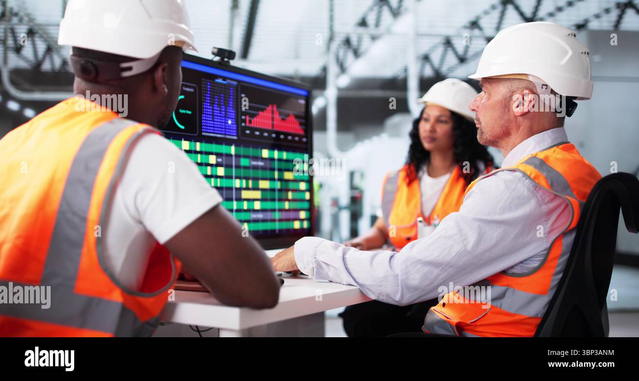 Scada Control Room Operator Scada control room hi-res stock photography and images - Alamy