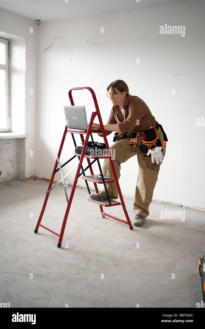 Female foreman repairman using hi-res stock photography and images - Alamy