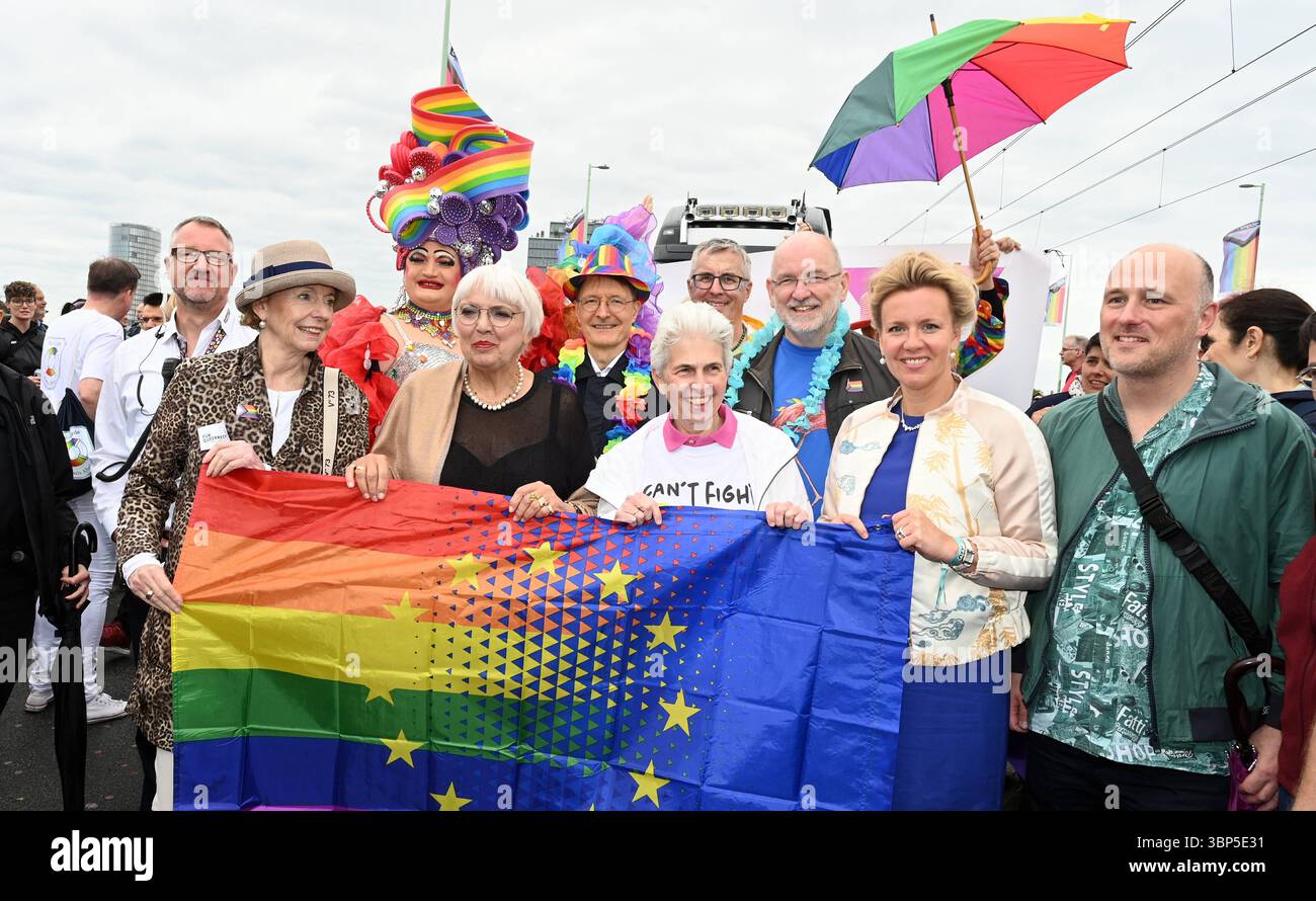 Politiker Henriette Reker, Claudia Roth, Marie-Agnes Strack-Zimmermann ...