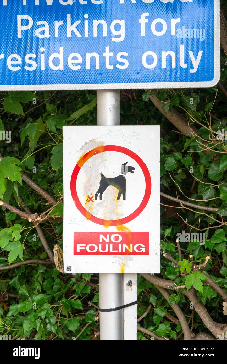 Dog fouling sign Stock Photo - Alamy