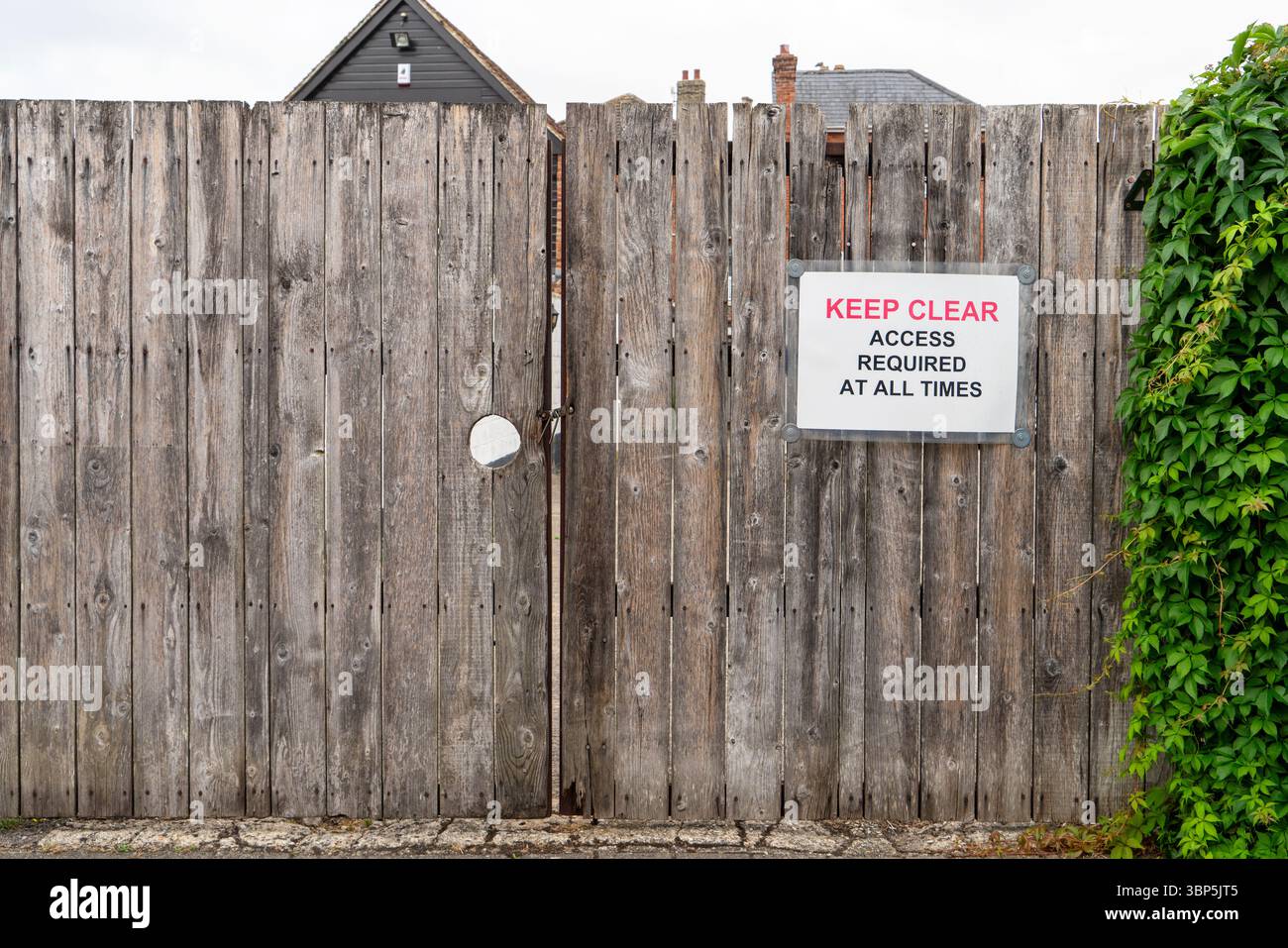 Keep clear access required sign on wooden gate Stock Photo