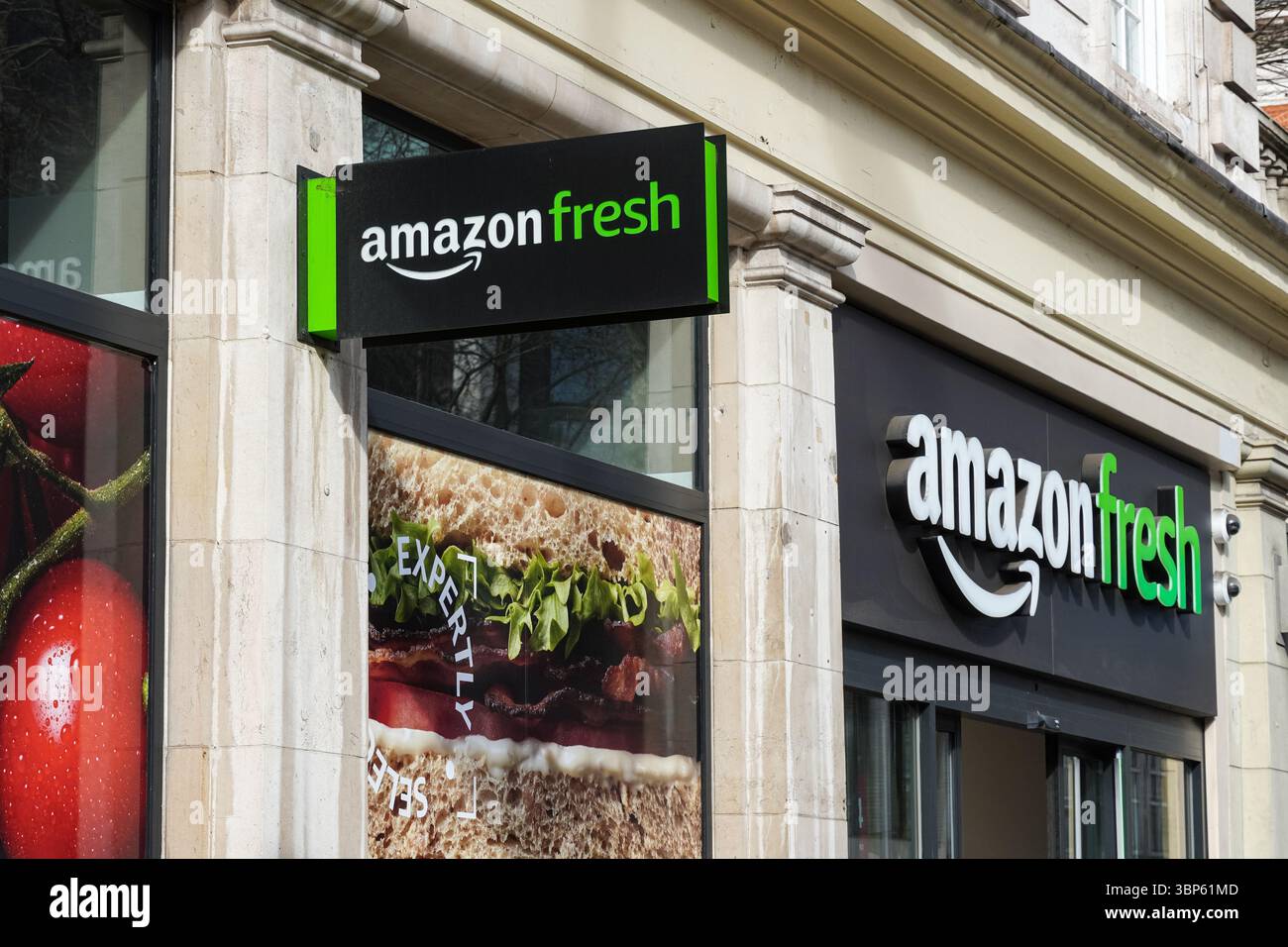 Amazon logo uk hi-res stock photography and images - Alamy