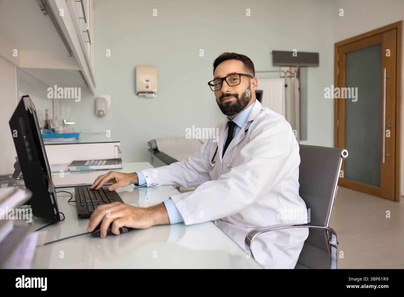 Handsome doctor hi-res stock photography and images - Alamy