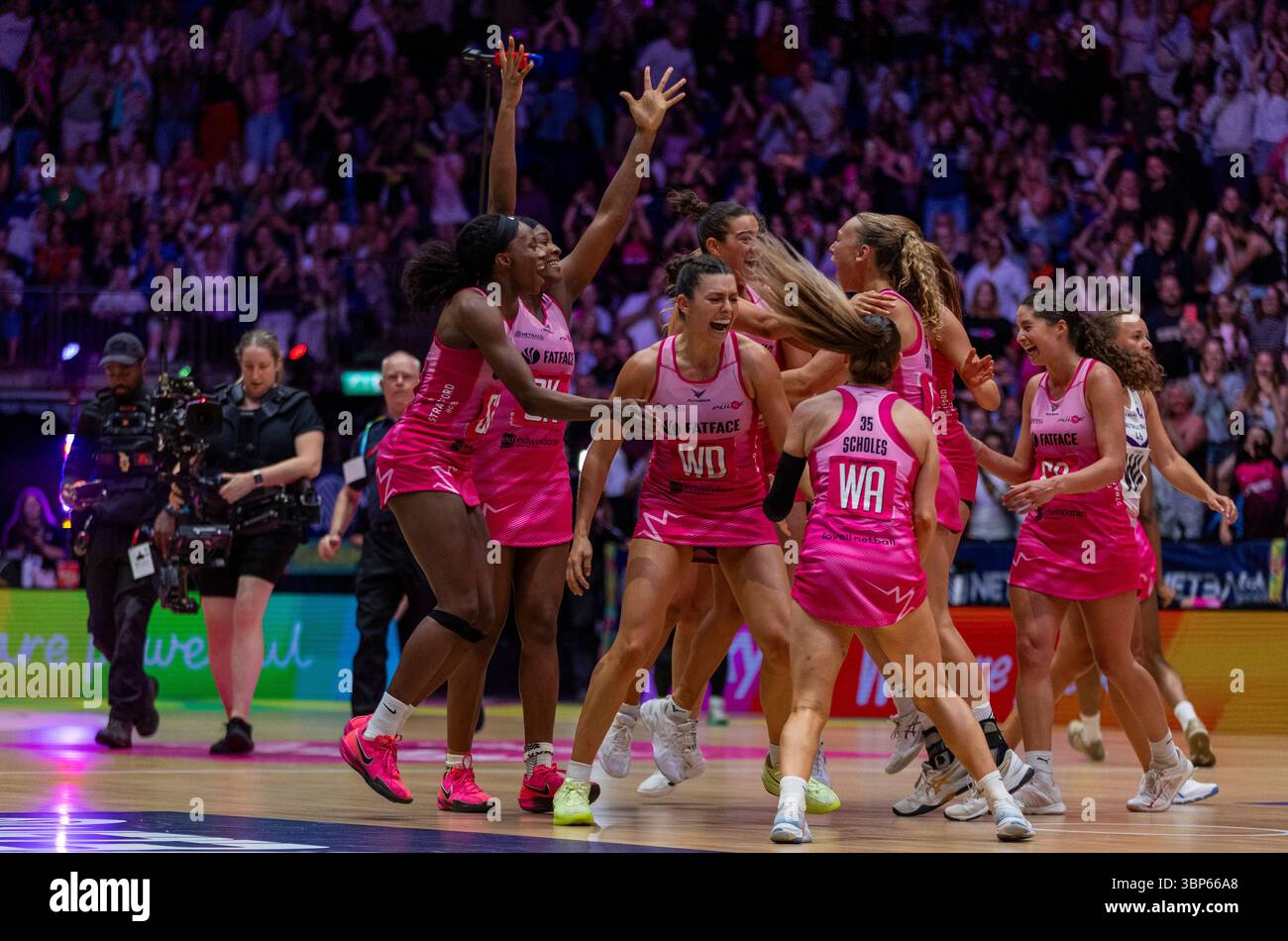 London Pulse players celebrate victory following the Netball Super ...