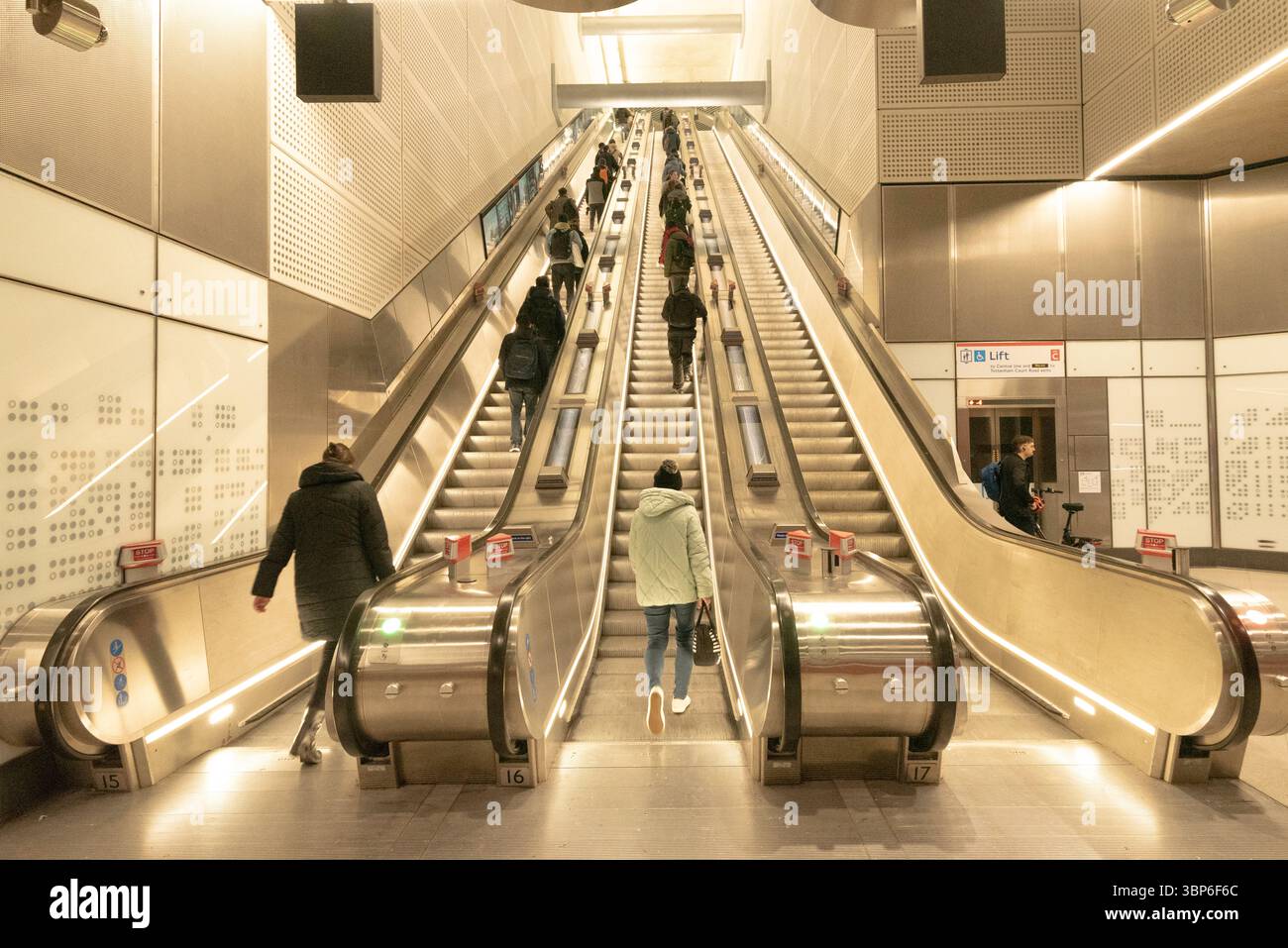 Elizabeth Line at Tottenham Court Road Station Stock Photo - Alamy