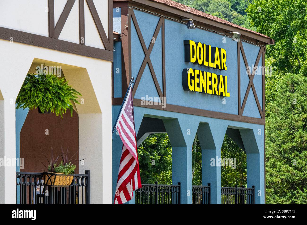 Dollar General discount store in Helen, Georgia. (USA) Stock Photo