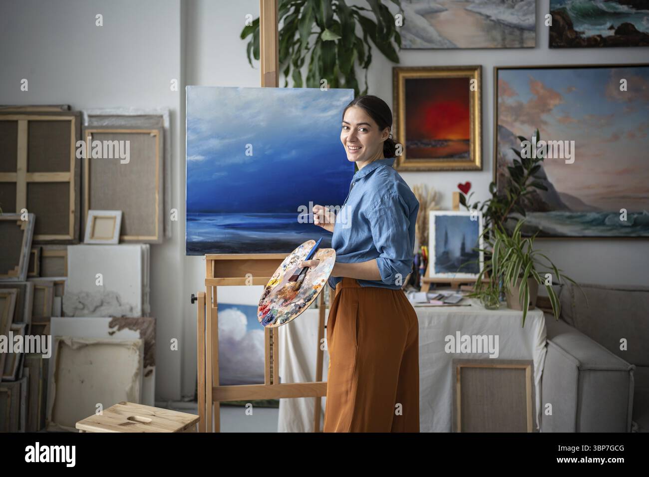 Artist creating masterpiece on easel hi res stock photography and Artist creating masterpiece on easel hi res stock photography and