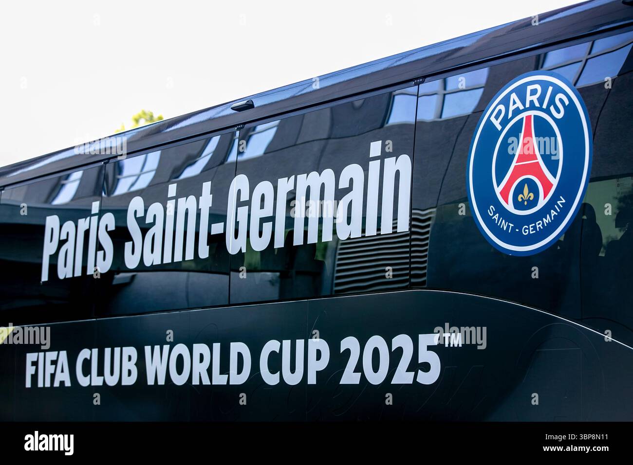 Bus PSG Officiel 2025/2026 – échelle 1/50, Portes Et Roues Mobiles, Collection Pour Fans De Foot !