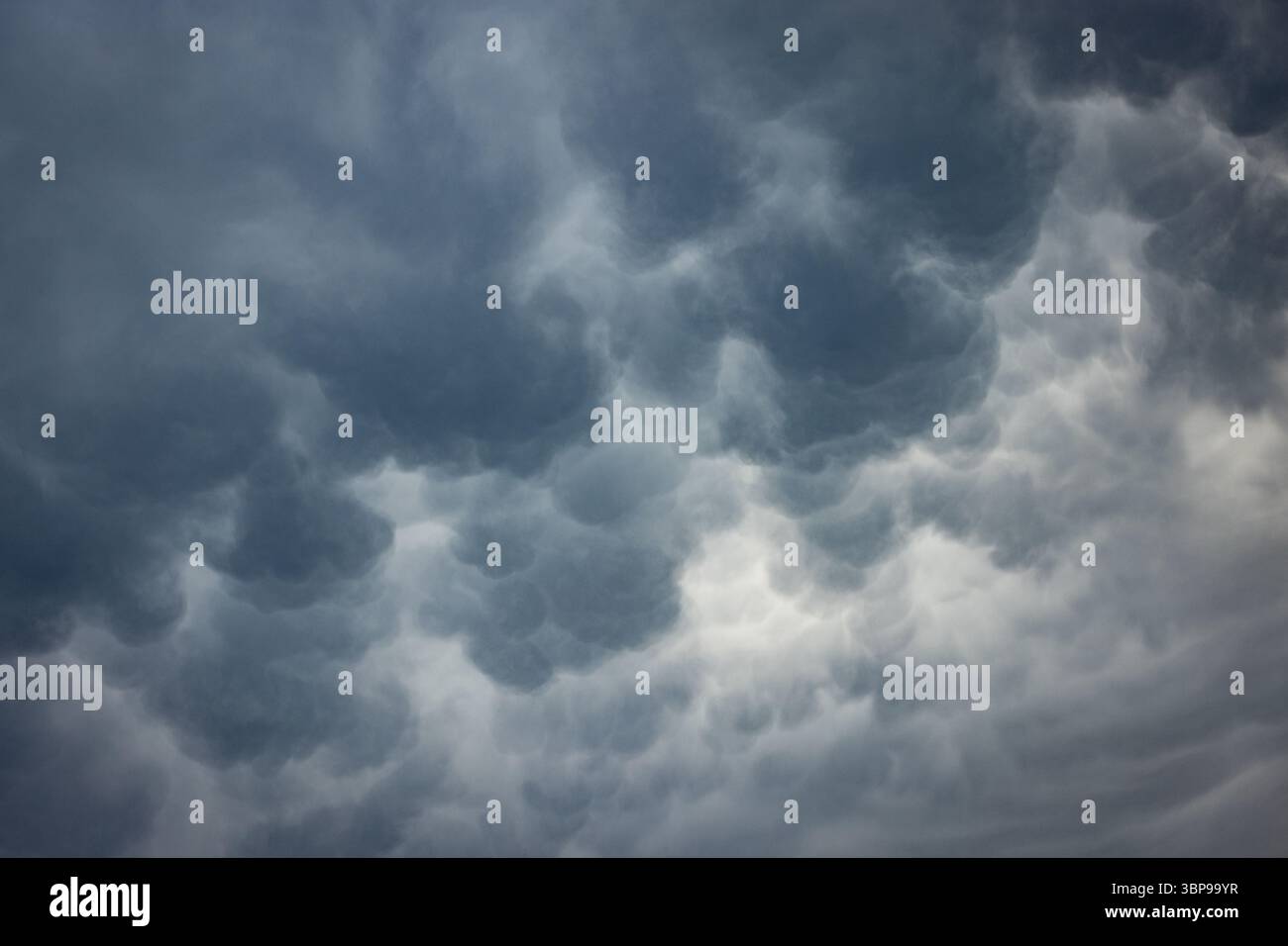 Dark stormy dramatic sky hi-res stock photography and images - Alamy