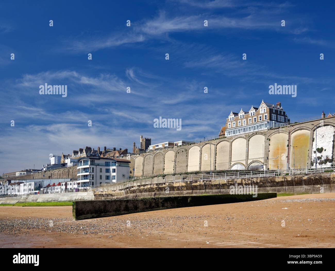 Seafront Promenade Ramsgate Ramsgate main sands hi-res stock photography and images - Alamy