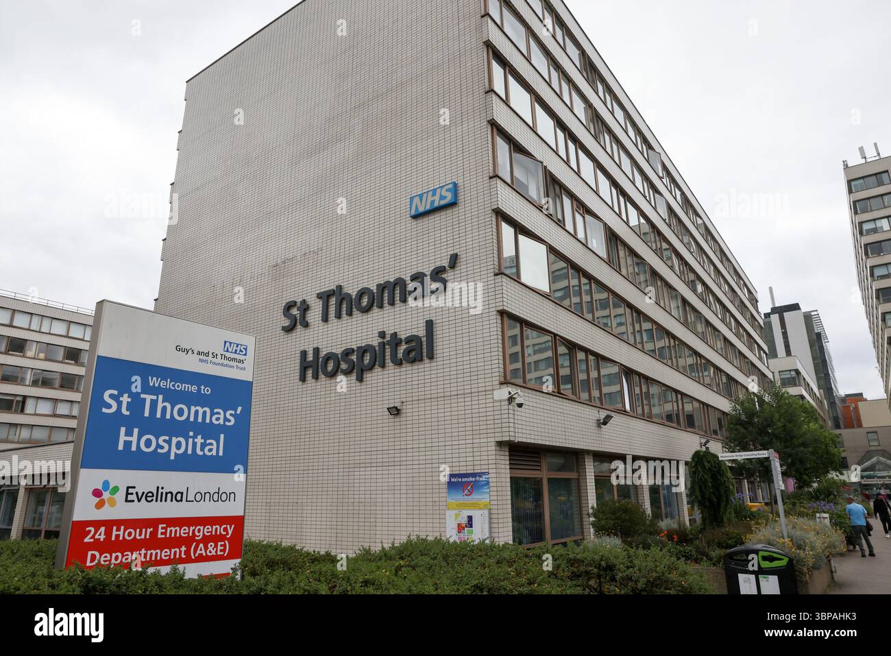 London, UK. 06th July, 2025. An exterior view of St Thomas' Hospital in ...