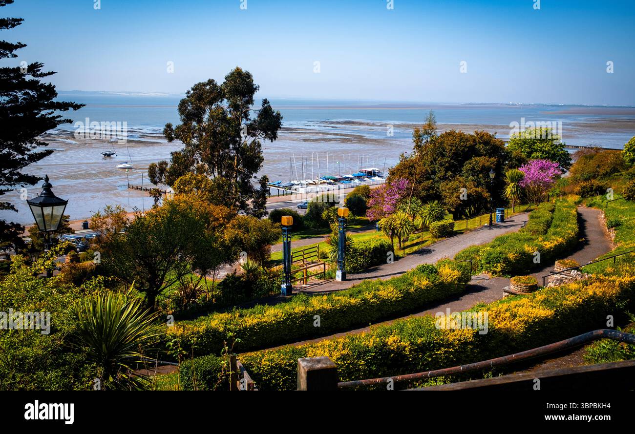 Thames-Estuary Yacht Club seen from above Southend Cliff Gardens. Southend-on-Sea is a resort town on the Thames Estuary in Essex. Stock Photo
