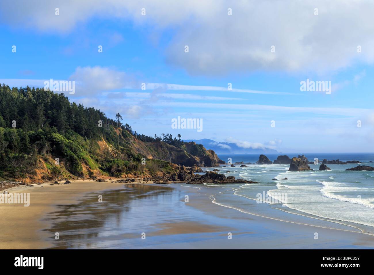 Ecola State Park, Oregon, USA - August 20th 2017: A scenic view of the ...