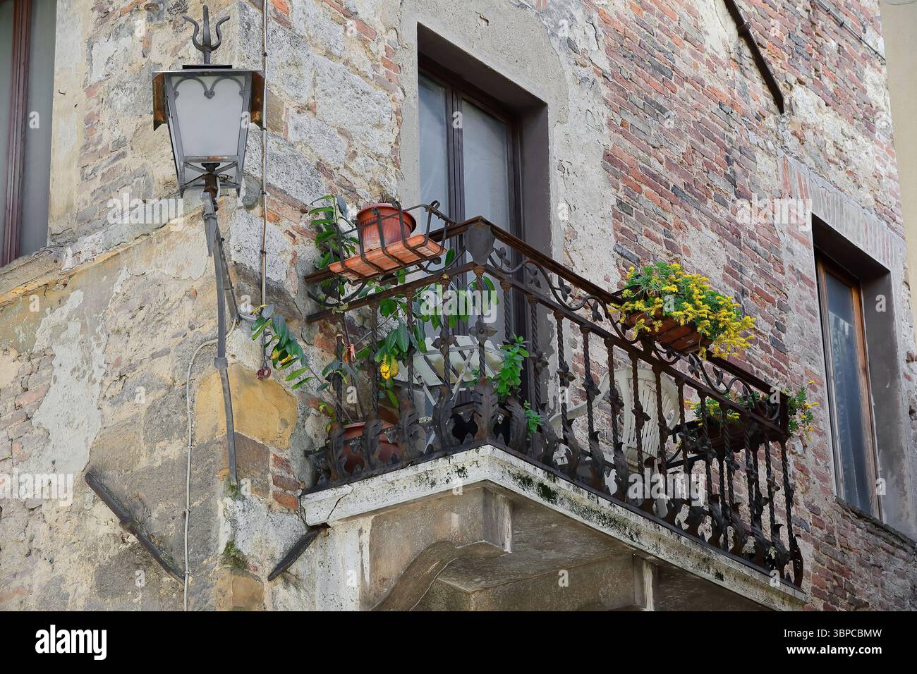 Wrought iron hand rail hi-res stock photography and images - Alamy