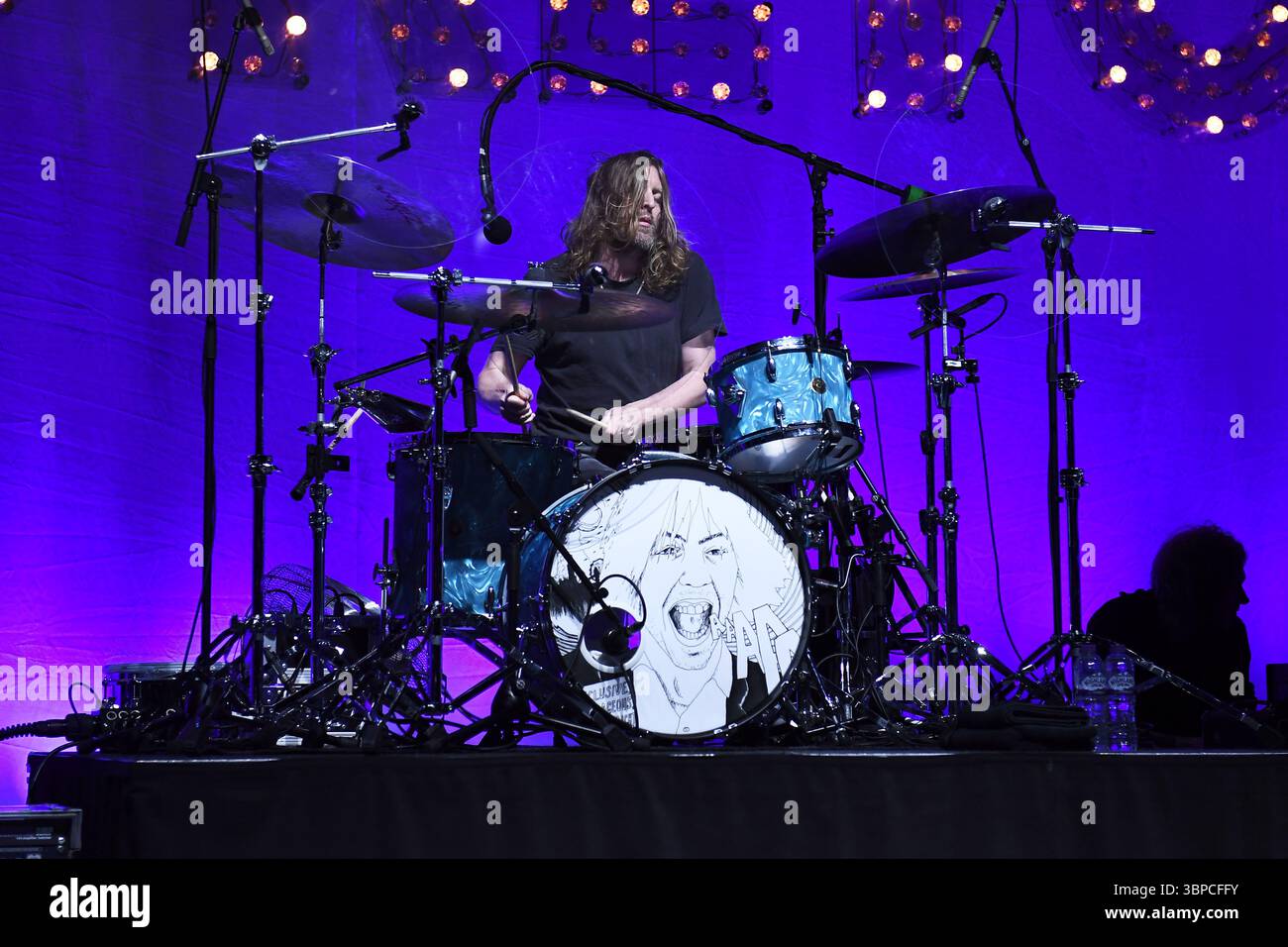 LONDON, ENGLAND - MAY 12: Andy Burrows of ‘Razorlight’ performing at ...