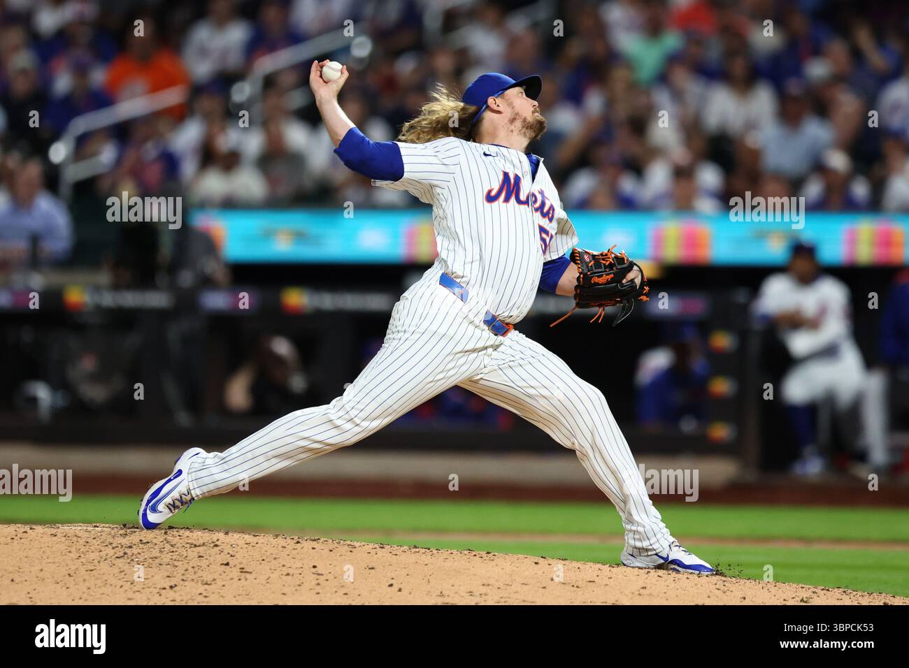 New York Mets relief pitcher Ryne Stanek (55) throws during the seventh