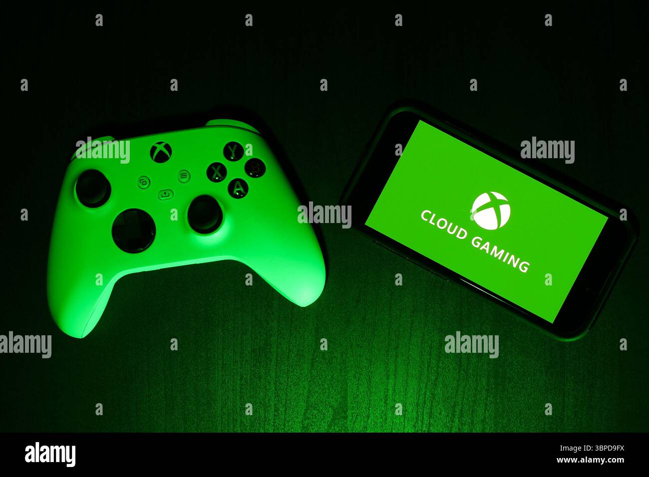 Xbox+Cloud+Gaming+Controller+Phone