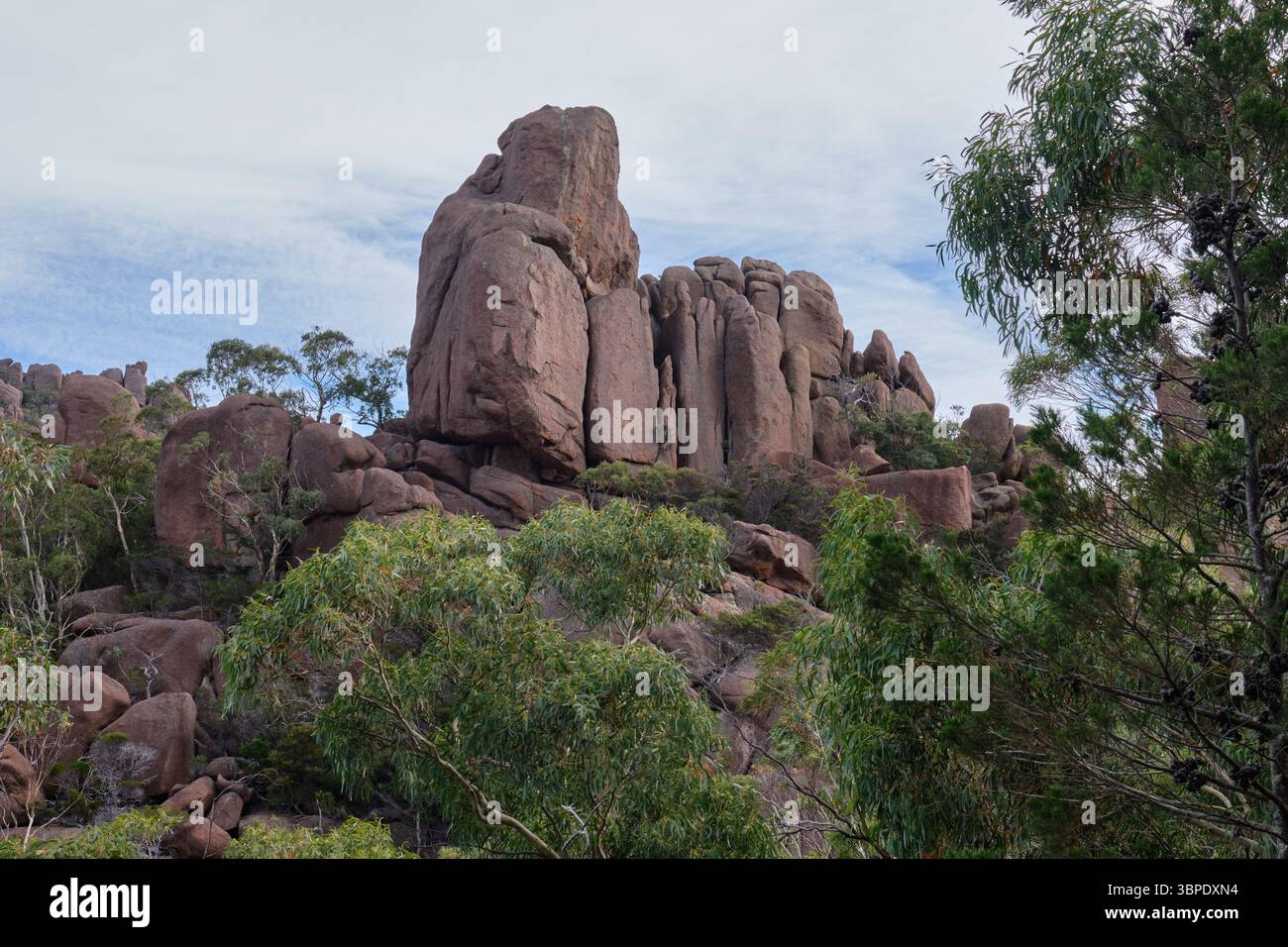 Red granite rocks at the Coles Bay Lookout - Freycinet Peninsula ...
