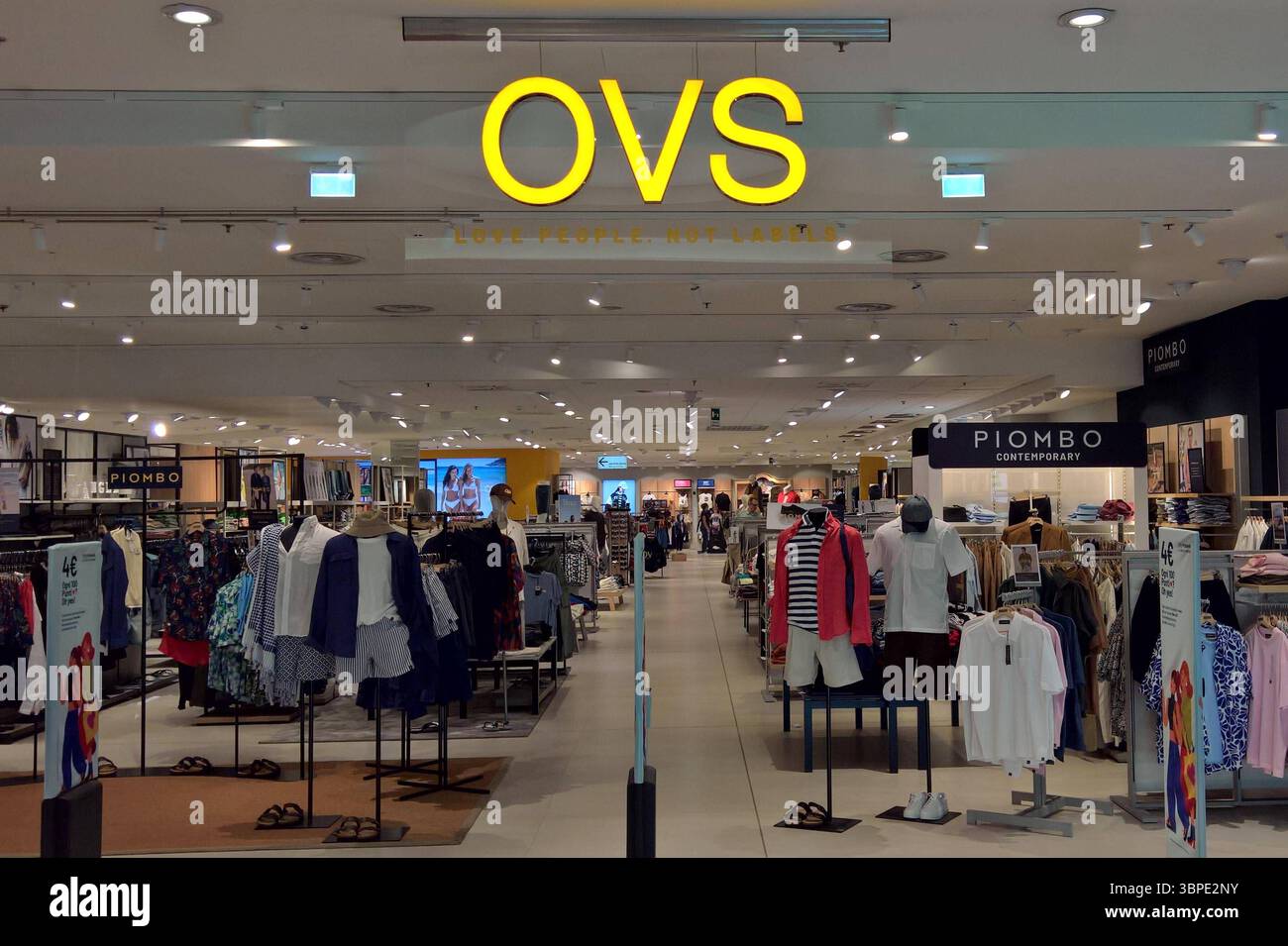 Ovs italy hi-res stock photography and images - Alamy