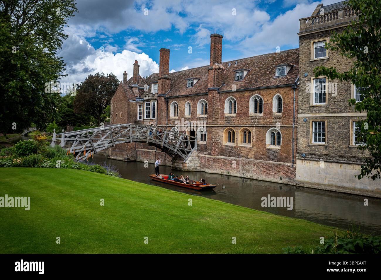 Mathematical Bridge Queens College Cambridge - the Mathematical Bridge over the River Cam in Queen's College, part of the University of Cambridge Stock Photo