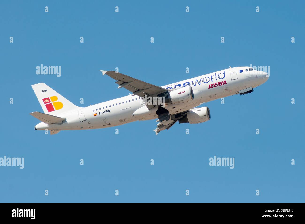 Spanish Iberia Airbus A320-200 (old livery) with registration EC