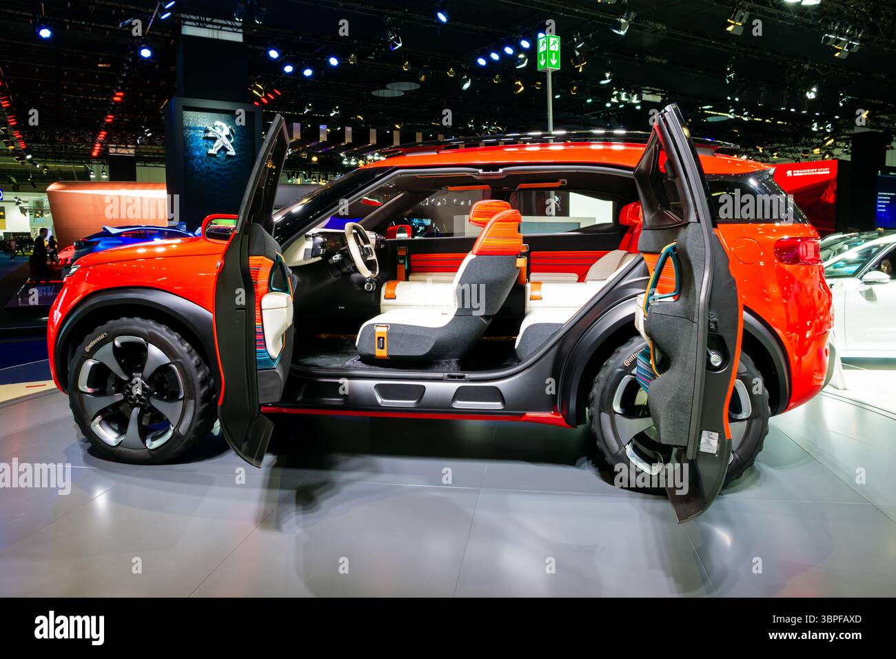 Everything You Need to Know About the Citroën C4 Lounge 2020 Dashboard Mat  for Sun Protection, image size:1300x956