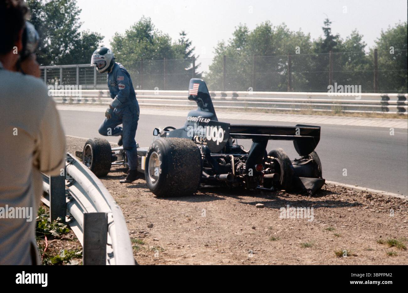 1975 - Jean-Pierre Jarier - UOP Shadow Racing - Shadow DN5 - F1 ...
