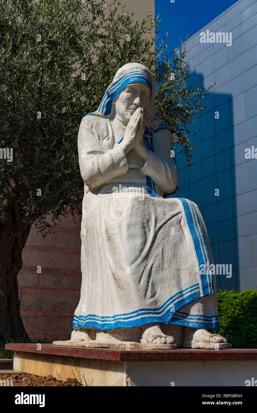 Mother Teresa statue in Tirana, Albania Stock Photo - Alamy