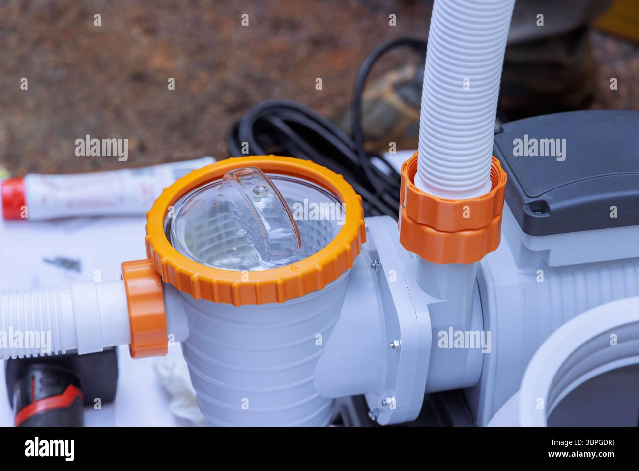 Pool system assembly hi-res stock photography and images - Alamy