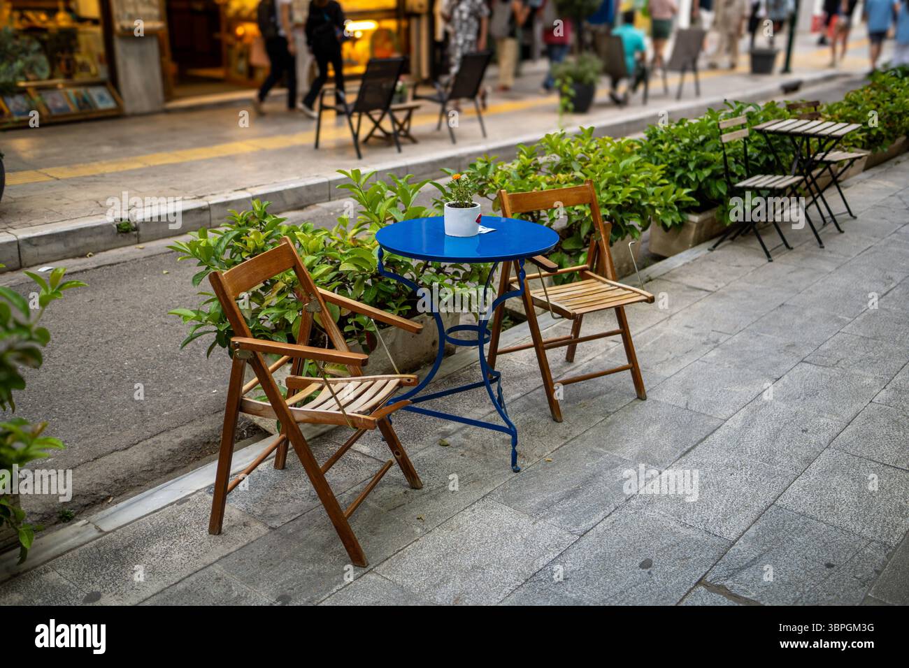 Outdoor café scene in hi-res stock photography and images - Alamy