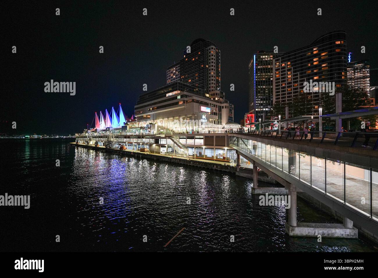 Pan Pacific Hotel in Canada Place on the waterfront of Coal Harbour in Downtown Vancouver, British Columbia, Canada Stock Photo